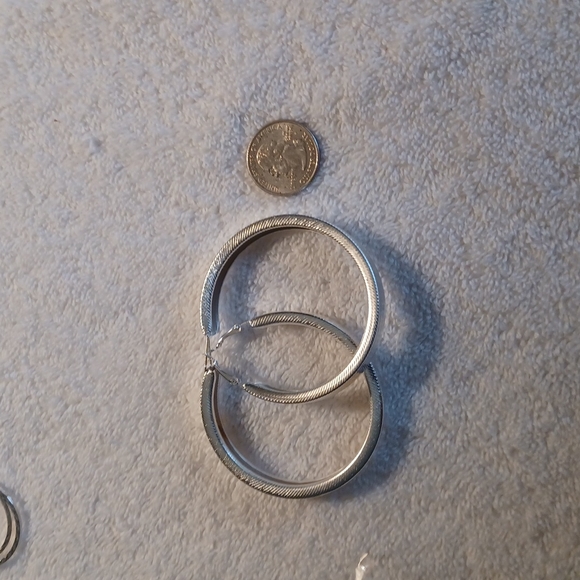 Womans Earrings - Picture 4 of 4